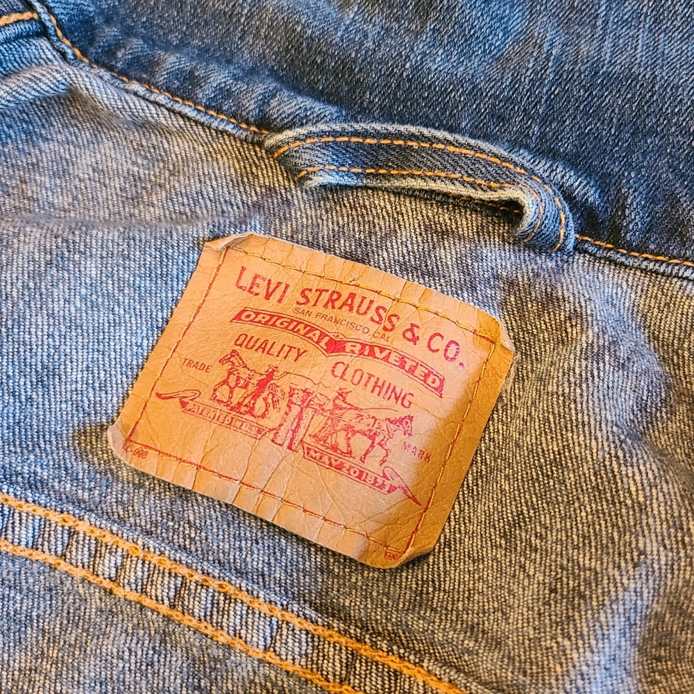 LEVI's Jean Jacket - Picture 5 of 10